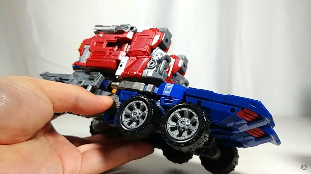 Diaclone DA 65 Battle Convoy V Max In Hand Review  (5 of 57)